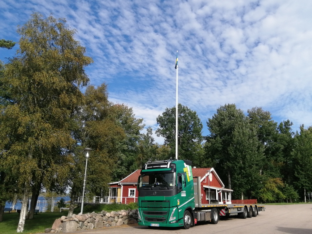 Le camion et le drapeau